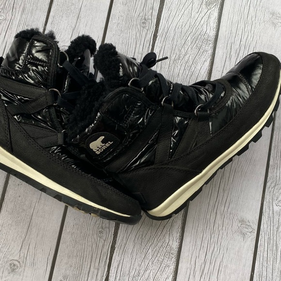 Sorel Whitney Short Laced snow boots size 6 - Picture 2 of 9